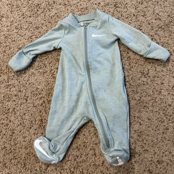 Nike Kids One Piece Footies - Gold and Gray - Picture 5 of 5
